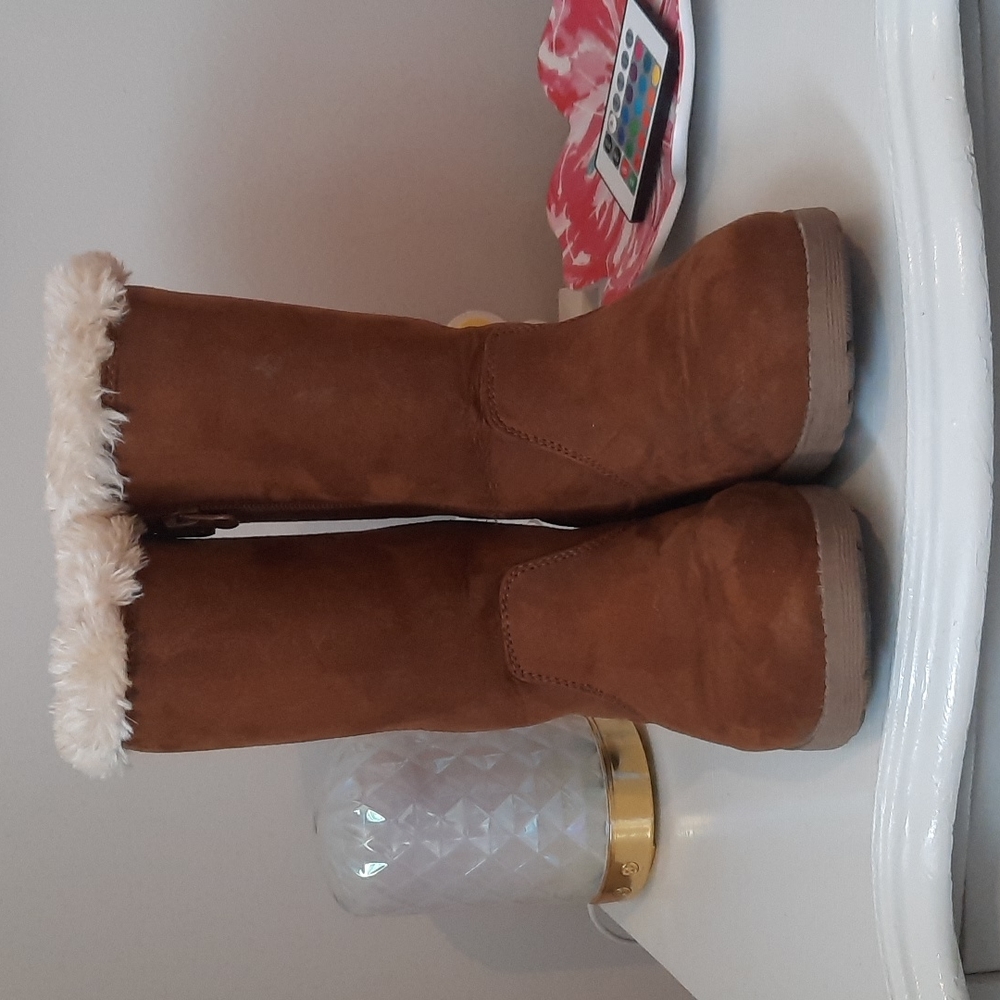 Girls fur lined boots